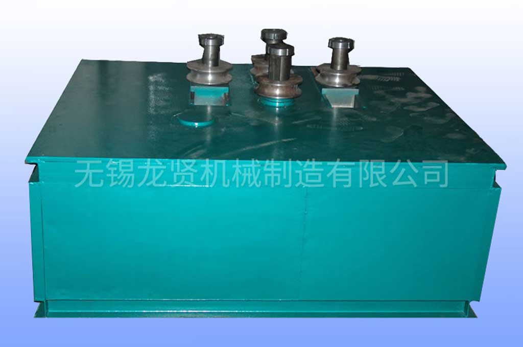 操作員在操作多功能彎管機應(yīng)注意哪些事項？